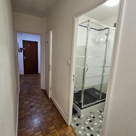 Centre 2 *