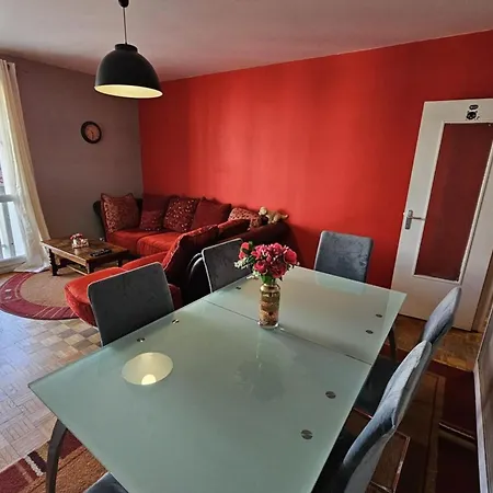 Apartment Centre 2 *