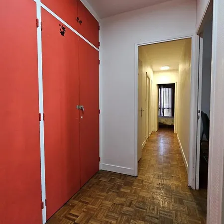 Centre 2 *