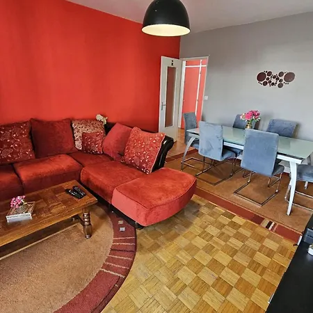Centre 2 *